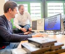 Julian Keupp und Rochus Schmid Keupp und Schmid vor Computer