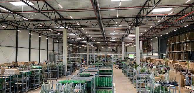 Fit for peak times with flexible logistics Fit for peak times with flexible logistics