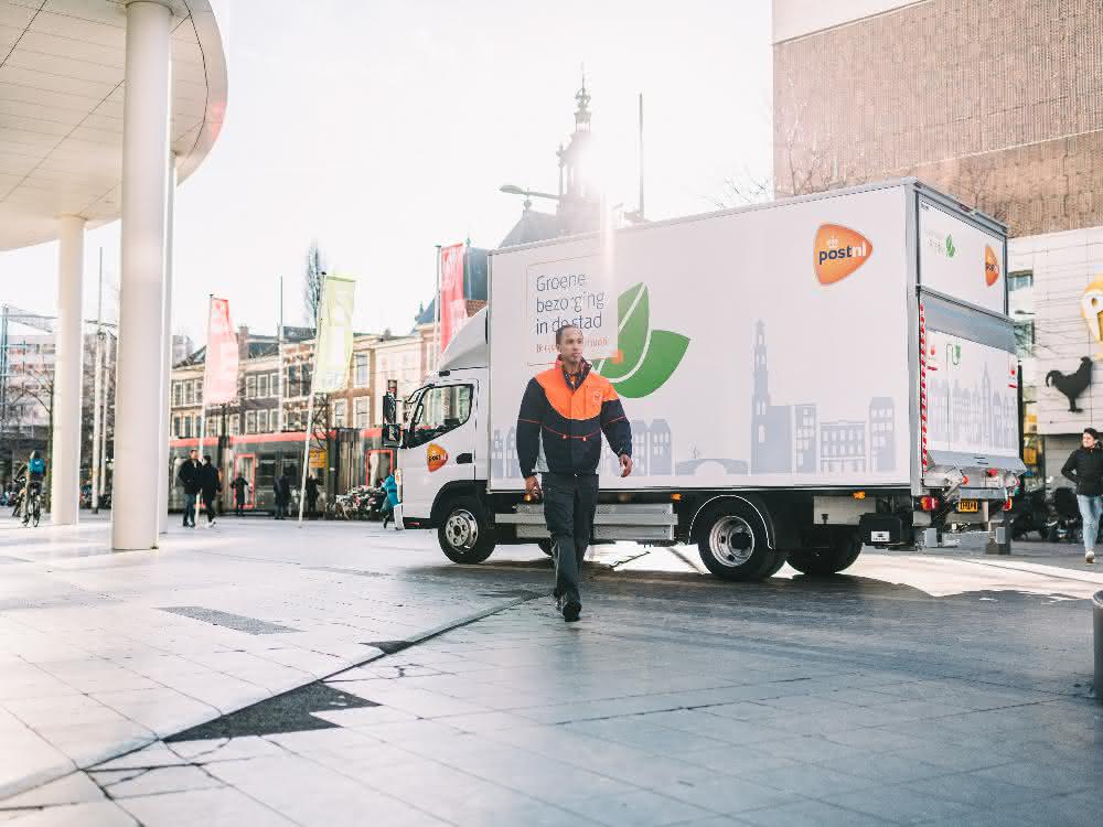 E-truck: FUSO eCanter transports for PostNL