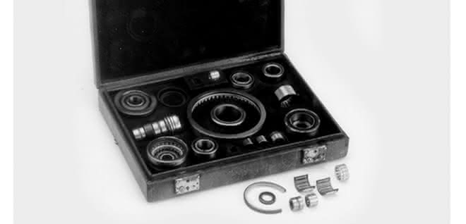 Sample case of various needle roller bearings