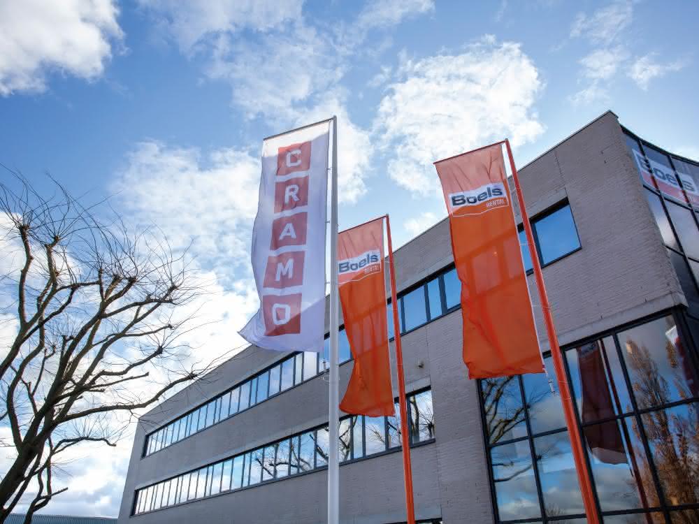 Baumaschinen-Vermietung: Orange und rot: Cramo gehört zu Boels