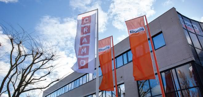 Baumaschinen-Vermietung: Orange und rot: Cramo gehört zu Boels