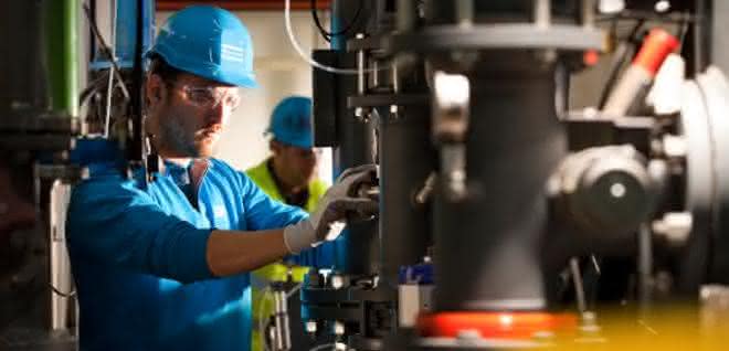 Compressed air technology: Atlas Copco takes over Kawalek Compressors Atlas Copco technicians at work