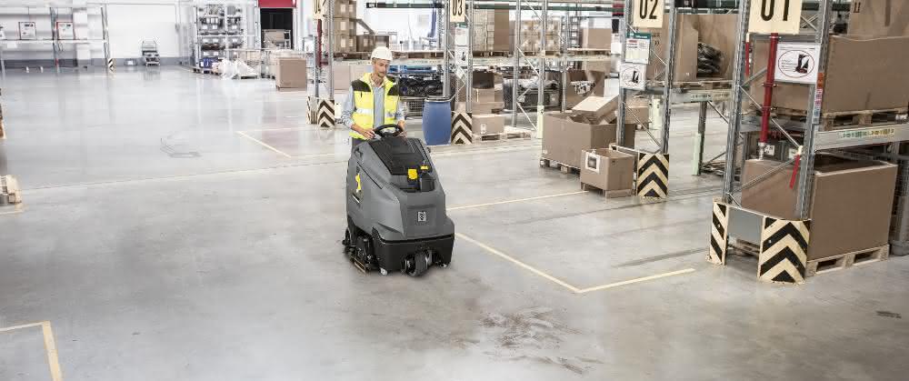 Das Reinigungsmittel beim Einsatz auf Industrieboden Reinigung von Industrieboden