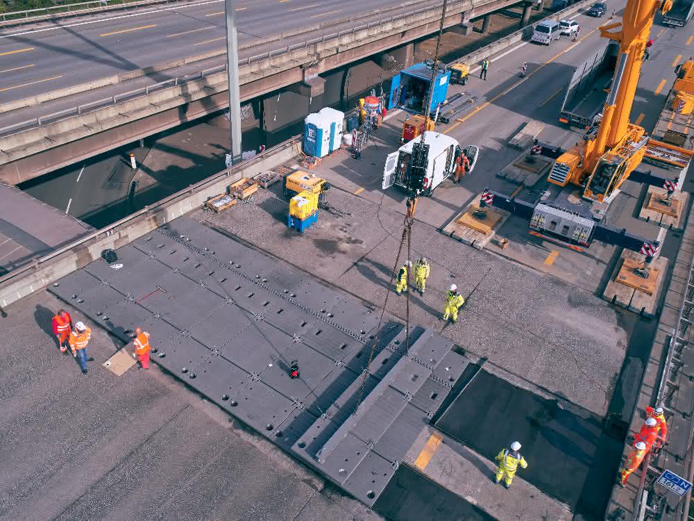 Top-Projekt: Stahlplatten überbrücken 2,5 Meter breiten Spalt Top-Projekt: Stahlplatten überbrücken 2,5 Meter breiten Spalt