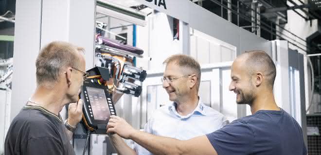 Deburring: Combined deburring and handling solution