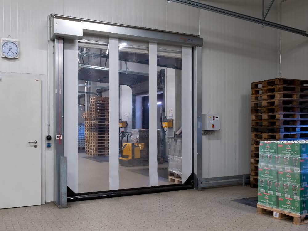 Door leaf with flexible floor end profile