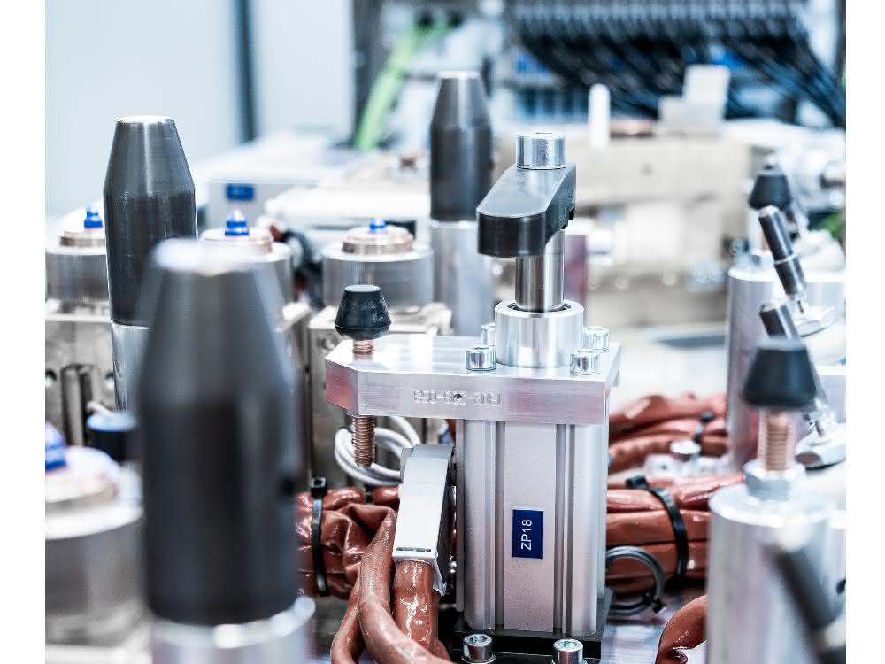 Resistance projection welding system: Man and machine together