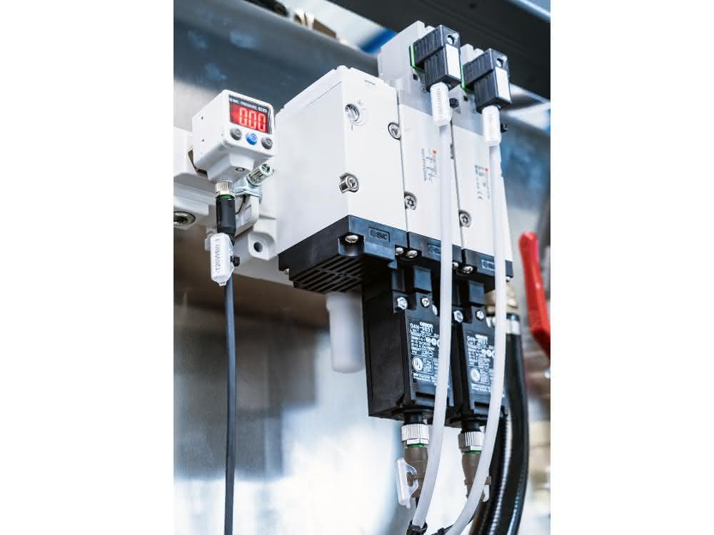Resistance projection welding system: Man and machine together