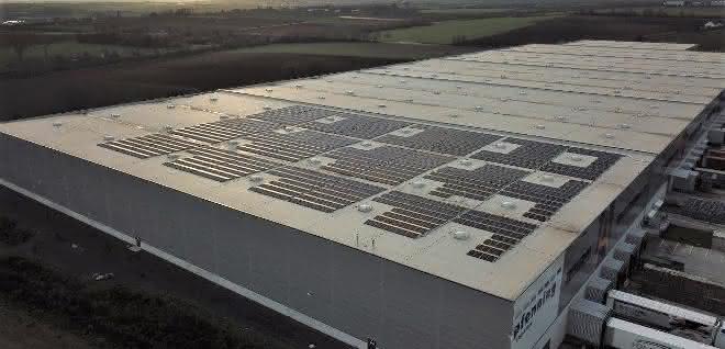 Bei pfenning logistics entsteht ein enormer Solardachkomplex