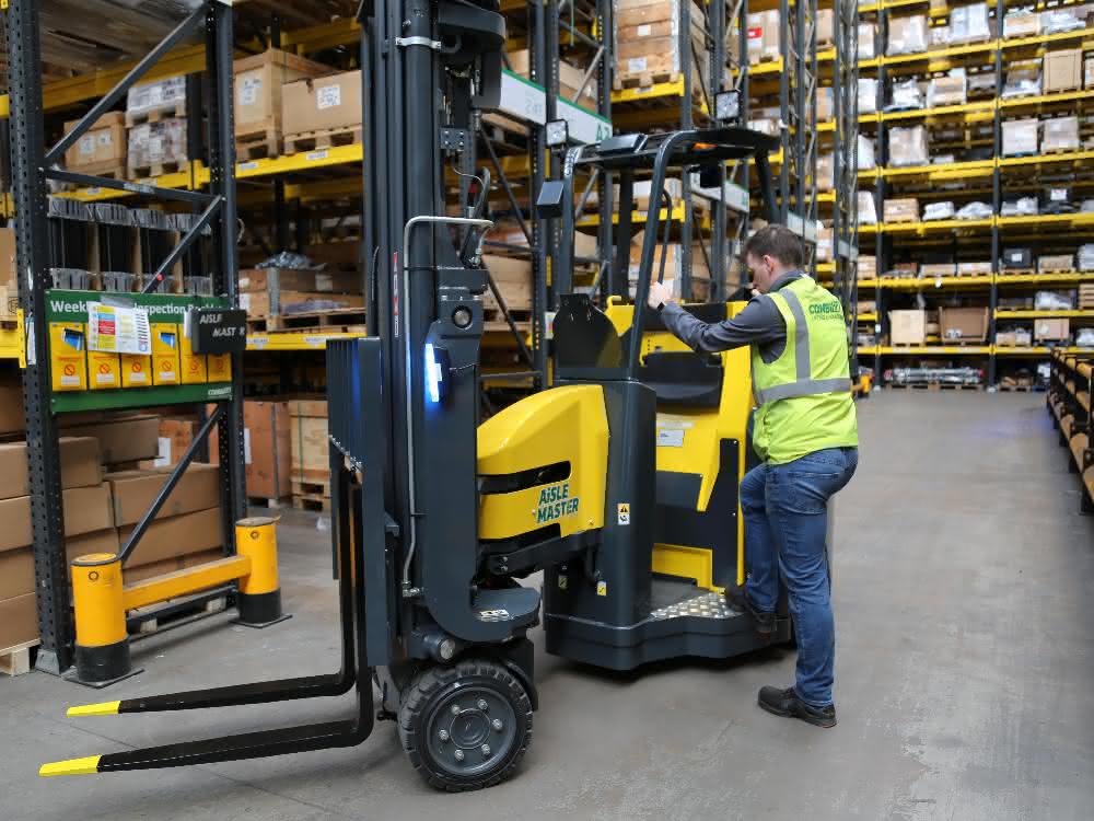 Aisle Master-OP: Combilift hat einen neuen Stapler