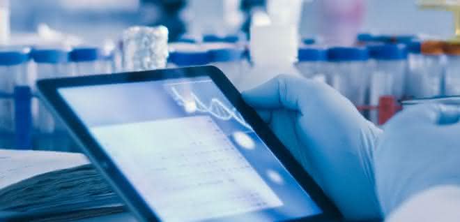 Tablet im Labor