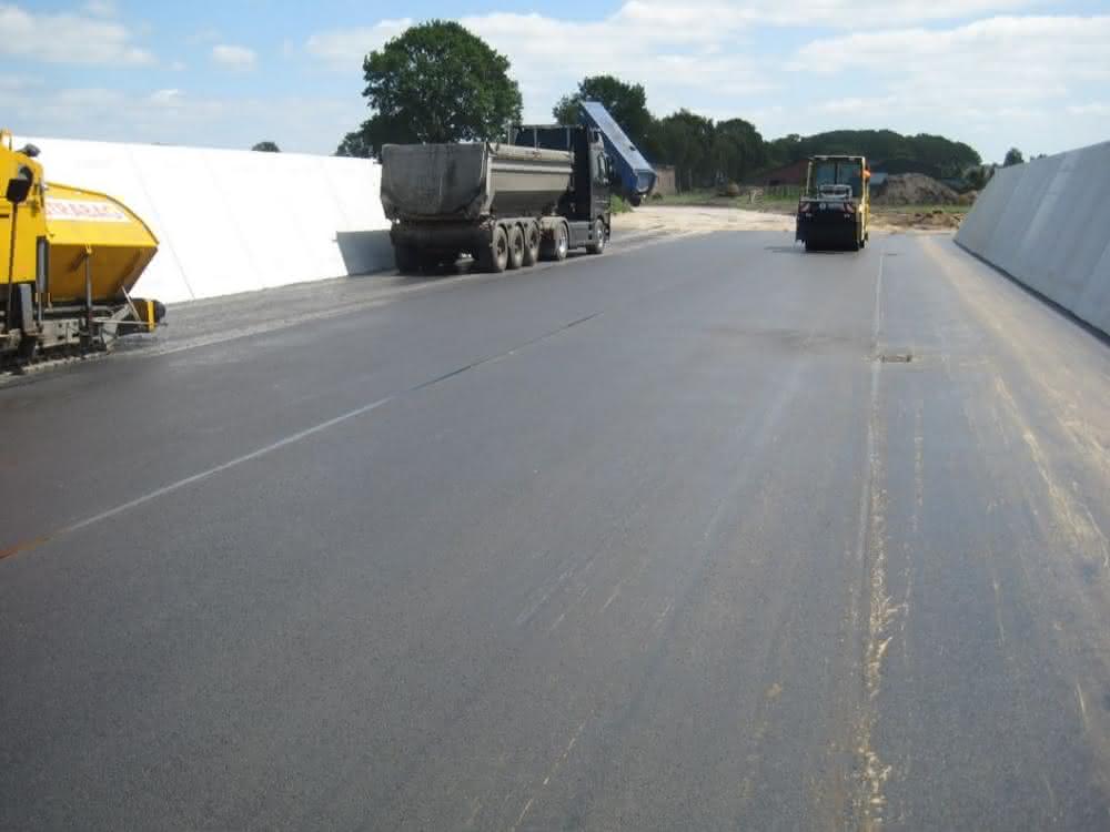 Baustofftechnologie: Neues Asphalt-Produkt von Strabag zugelassen