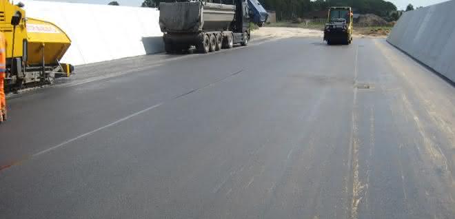 Baustofftechnologie: Neues Asphalt-Produkt von Strabag zugelassen