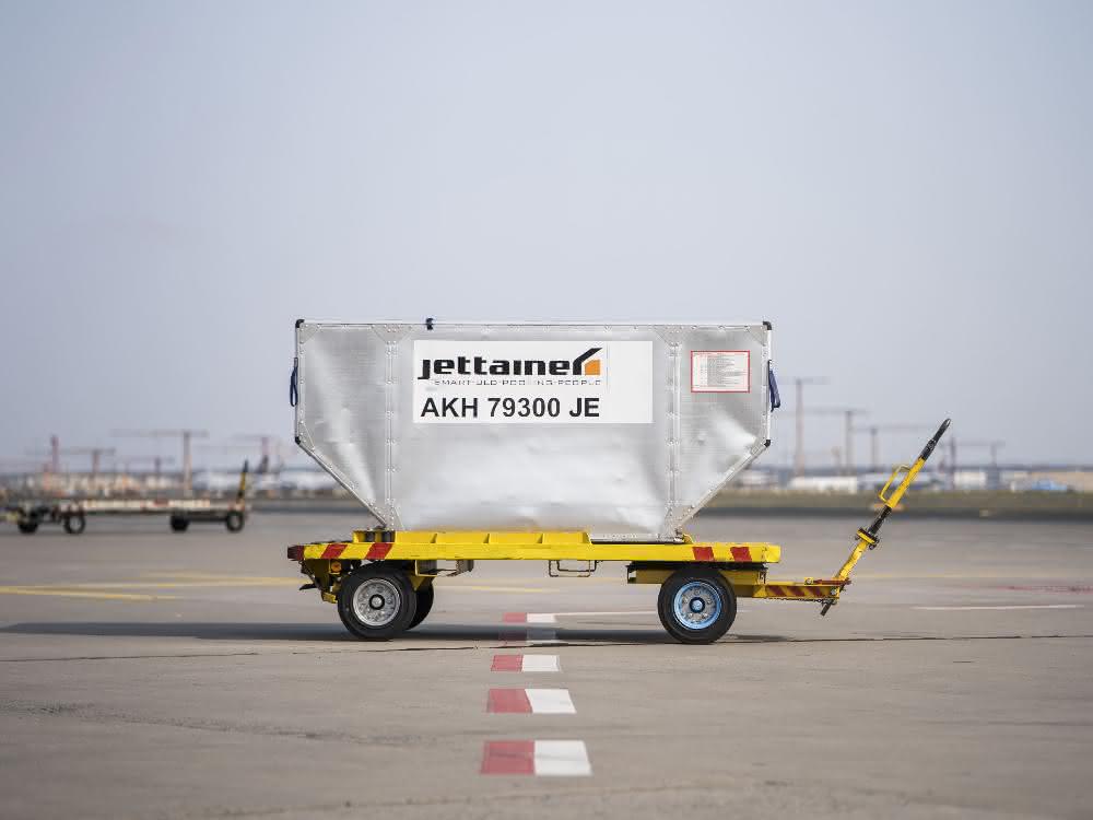 Sunclass Airlines extends cooperation with Jettainer