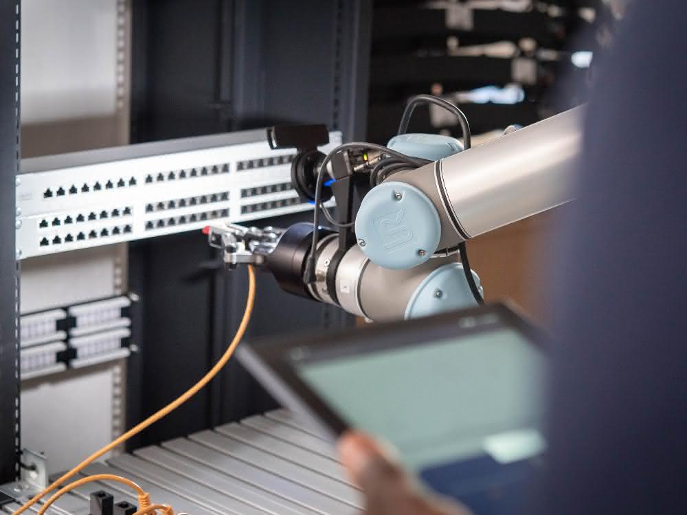 Cobots and AI: Robots learn assembly