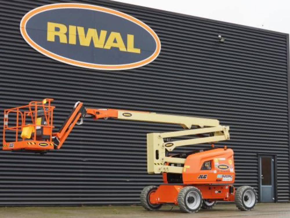 Elektrische Arbeitsbühnen für Riwal