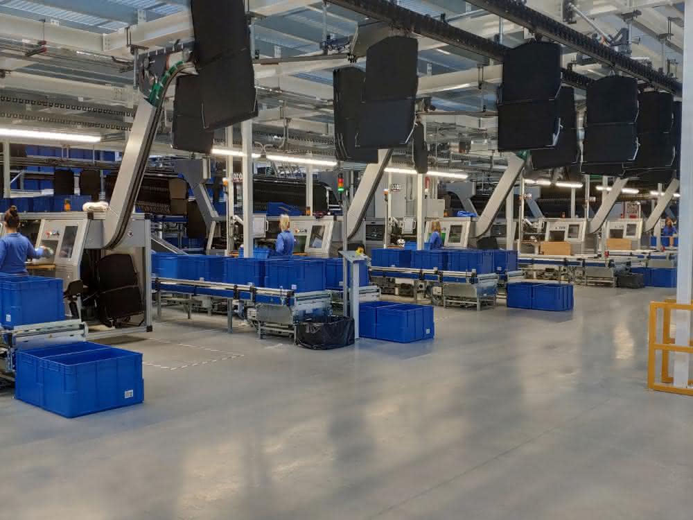Pocket sorters provide speed: TGW hands over distribution center to Mayoral
