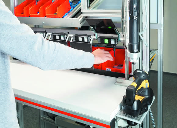 Assembly workstations: Assembly workstations with cobots