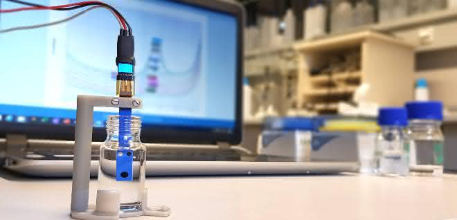 Versuchsanordnung zur voltammetrischen Analyse mit elektrochemischem Dickschichtsensor Versuchsanordnung