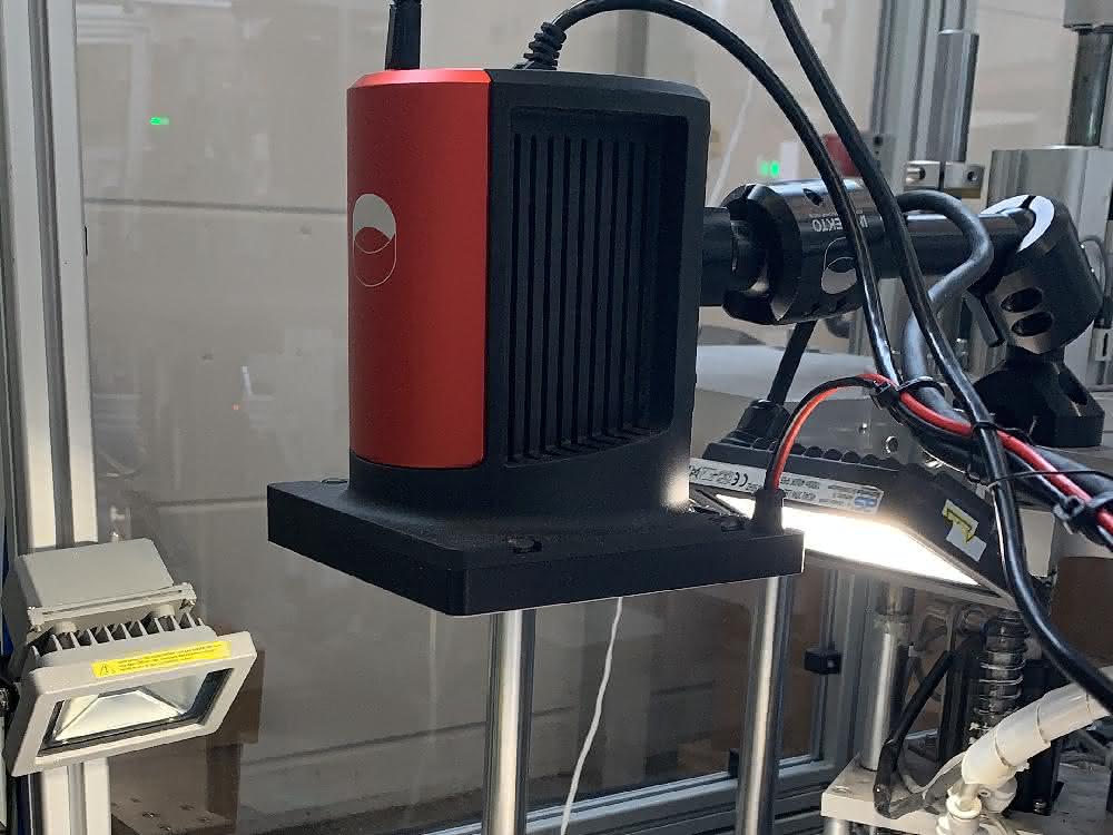 Image processing system checks protective masks