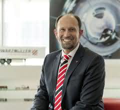 Zwei Fußballfelder für die Fotovoltaik: Schwarzmüller treibt energieeffiziente Produktion voran