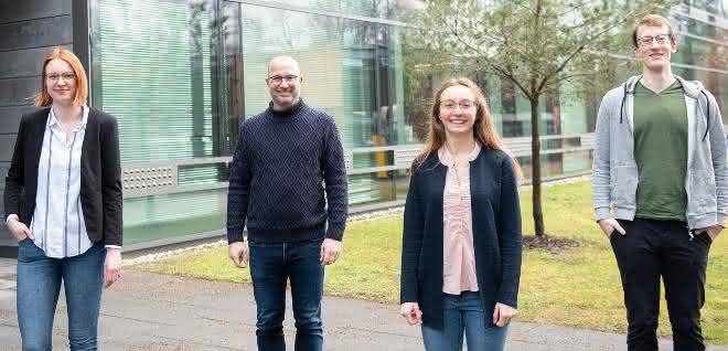 Das Forschungsteam vom Institut für Molekulare Virologie (v.l.): Tatjana Weil, Prof. Jan Münch, Carina Conzelmann und Lukas Wettstein. Tatjana Weil, Prof. Jan Münch, Carina Conzelmann und Lukas Wettstein.