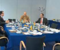 materialfluss ROUND TABLE: Übergeordnetes System oder kleine Subsysteme - Logistiksoftware im Einsatz materialfluss ROUND TABLE: Übergeordnetes System oder kleine Subsysteme - Logistiksoftware im Einsatz