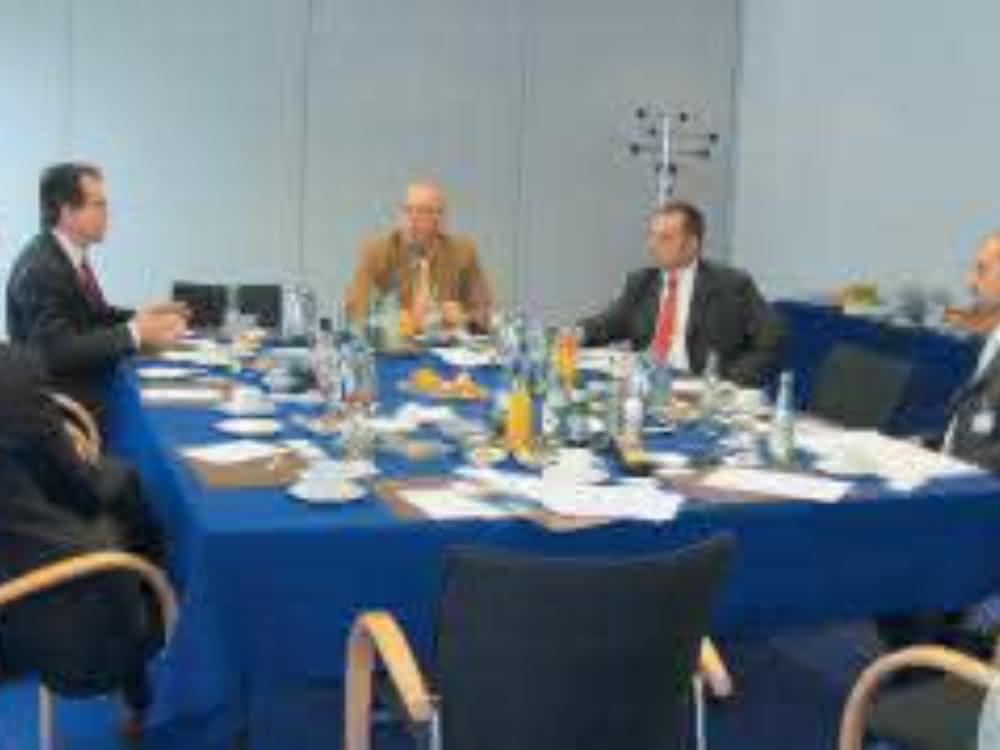 materialfluss ROUND TABLE: Übergeordnetes System oder kleine Subsysteme - Logistiksoftware im Einsatz materialfluss ROUND TABLE: Übergeordnetes System oder kleine Subsysteme - Logistiksoftware im Einsatz
