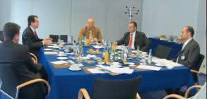 materialfluss ROUND TABLE: Übergeordnetes System oder kleine Subsysteme - Logistiksoftware im Einsatz materialfluss ROUND TABLE: Übergeordnetes System oder kleine Subsysteme - Logistiksoftware im Einsatz