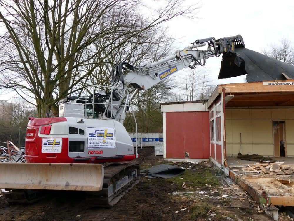 Bagger im Recyclingeinsatz: Ein präzises Kraftpaket von Takeuchi