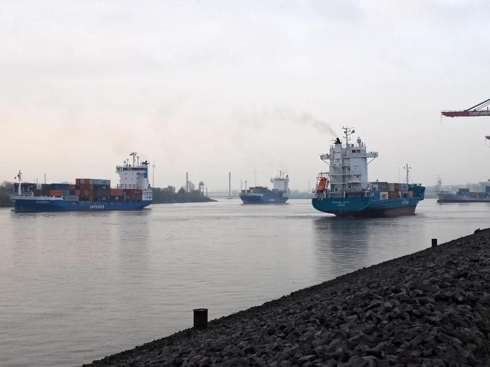 Greening the Fleet in Short Sea Shipping and Inland Navigation