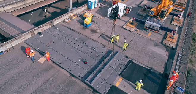 Modulares Überbrückungssystem: Stahlplatten auf der ­Autobahn