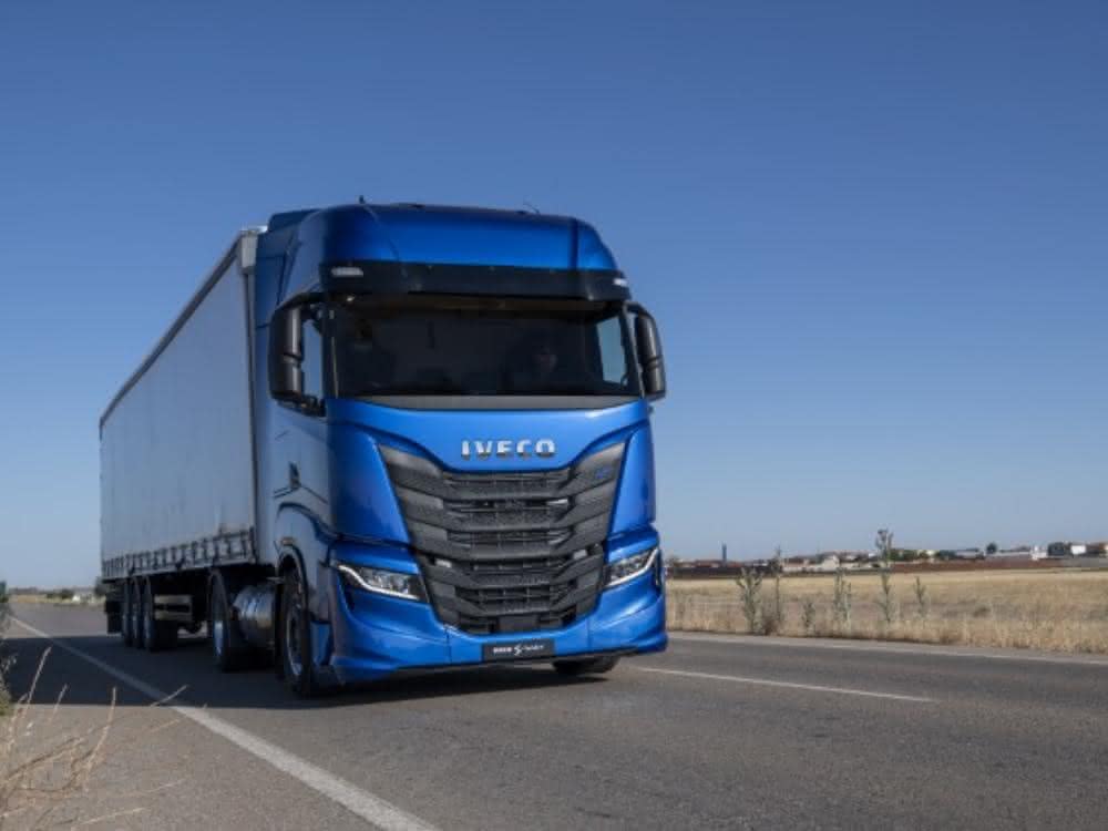 Selbstfahrende Lkw: Iveco und Plus unterzeichnen Memorandum of Understanding