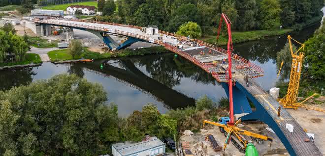 Brückenschalung: Mit Schwung über den ­Neckar