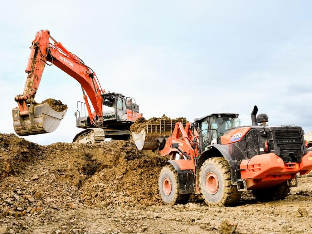 Hitachi-Duo im Einsatz: Familien-Duett im ­Natursteinbruch