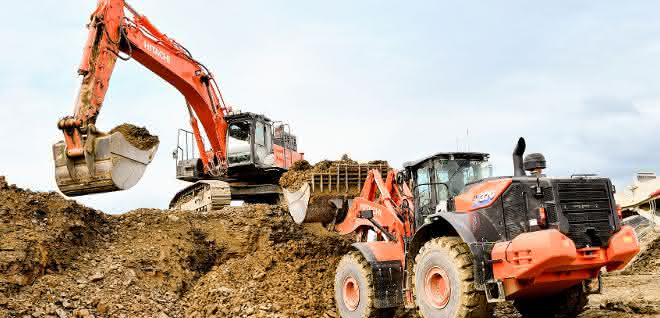 Hitachi-Duo im Einsatz: Familien-Duett im ­Natursteinbruch