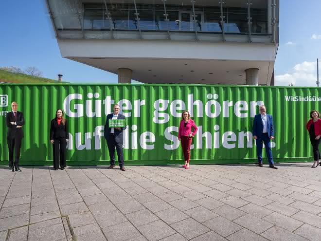 DB Cargo Management Board promises CO2-free rail logistics