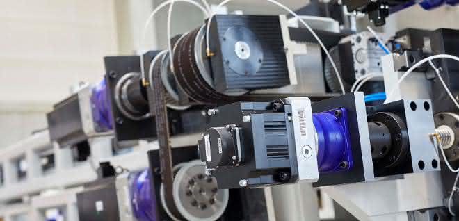 Torsion-resistant precision gearbox