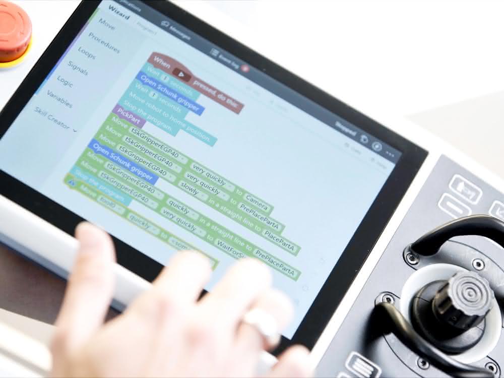 Robot software: Programming and commissioning