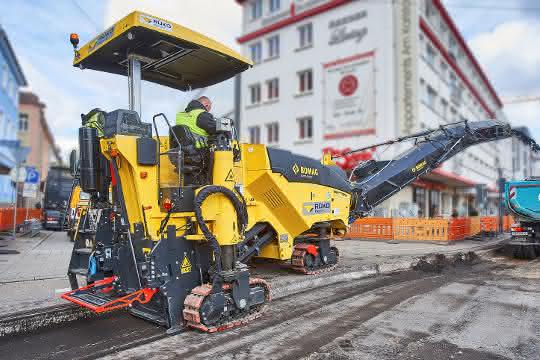 Straßenbau: Neue Bomag Fräse bei Karlsruher Kombilösung im Einsatz