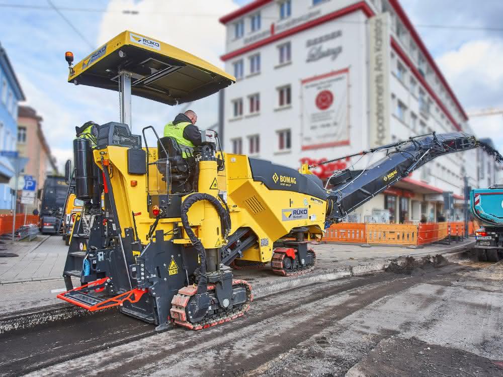 Straßenbau: Neue Bomag Fräse bei Karlsruher Kombilösung im Einsatz