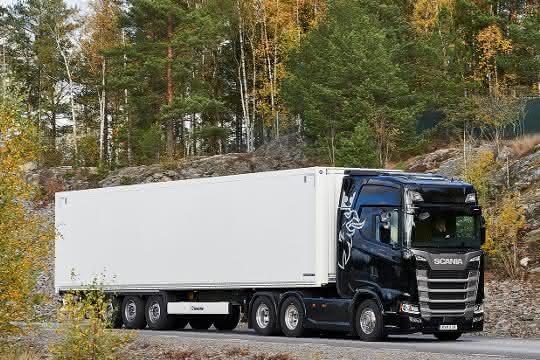 Visitors test Scania trucks with trailers from Krone