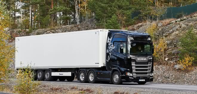 Visitors test Scania trucks with trailers from Krone