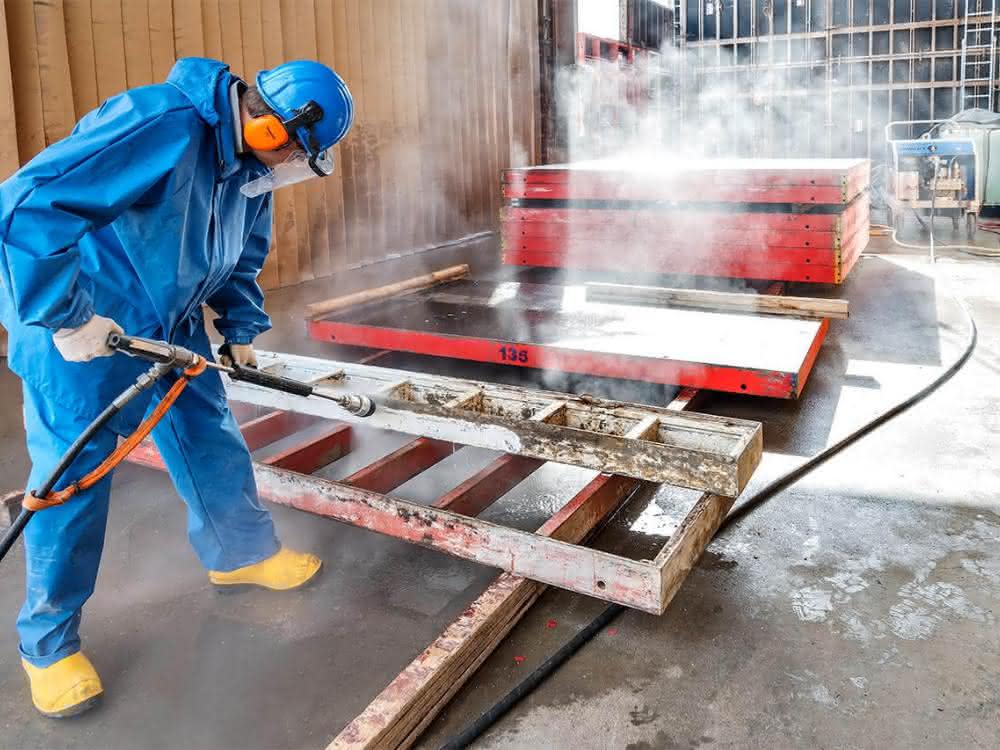 Mit Dynajet Hochdruckreinigern Schalungen sanieren und reinigen