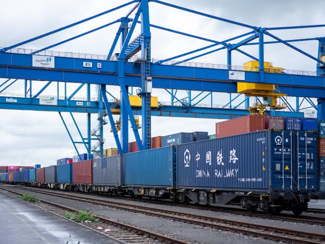 Fressnapf brings train from China to Duisburg by rail for the first time
