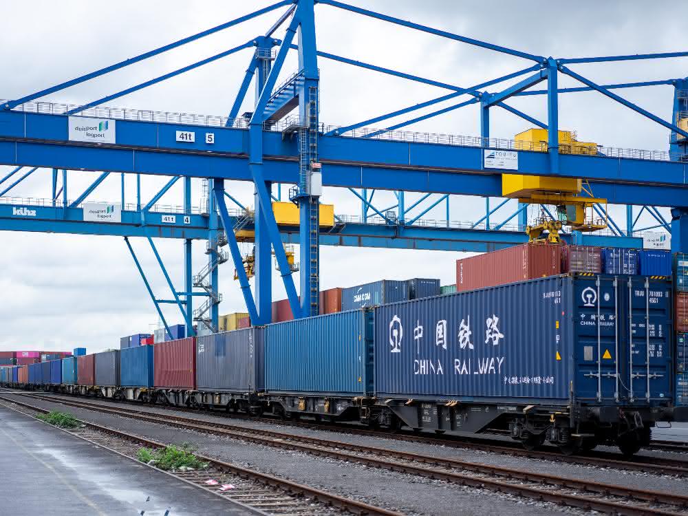 Fressnapf bringt erstmals Zug von China nach Duisburg auf die Schiene Fressnapf bringt erstmals Zug von China nach Duisburg auf die Schiene