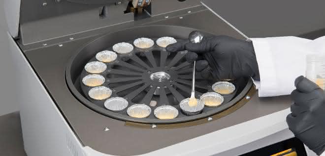 Aluminiumwaagschalen mit kleinen Tiegeln