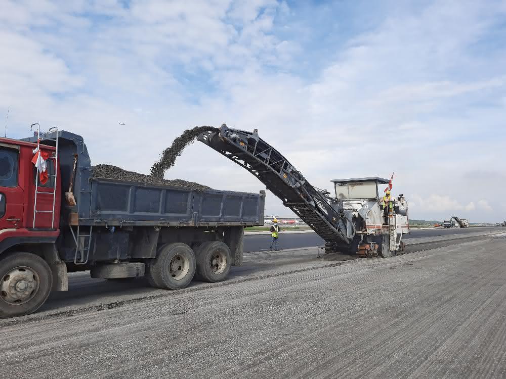 Komplett-Sanierung: Wirtgen Kaltfräsen sanieren Landebahn in Malaysia
