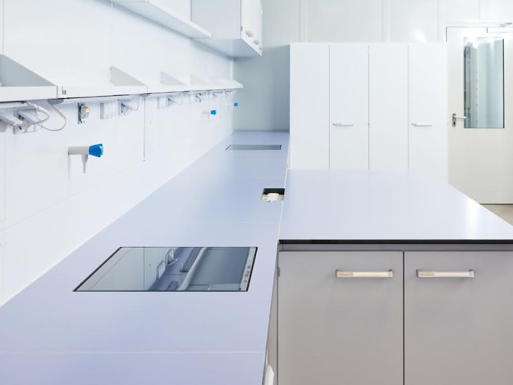 Lange Laborbänke